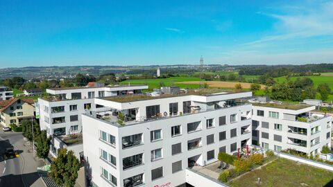 Grosse & hochwertig ausgebaute Wohnung an zentraler Lage
