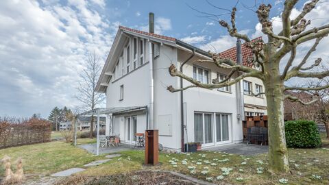 Südwestlicher Garten mit zwei Sitzplätzen!