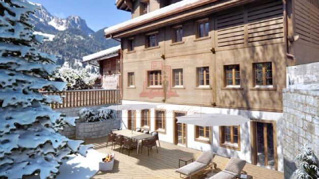 Elegance et raffinement pour ce chalet du XIXe partiellement rénové.