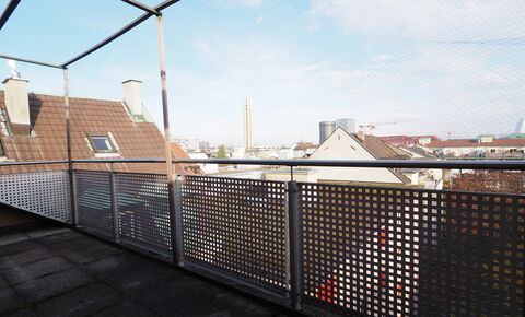 Furnished room in an Art Nouveau building with lift near SBB station