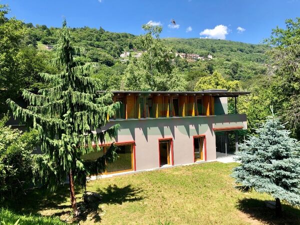 Konfortable und grosszügige moderne Villa in malerischer Lage