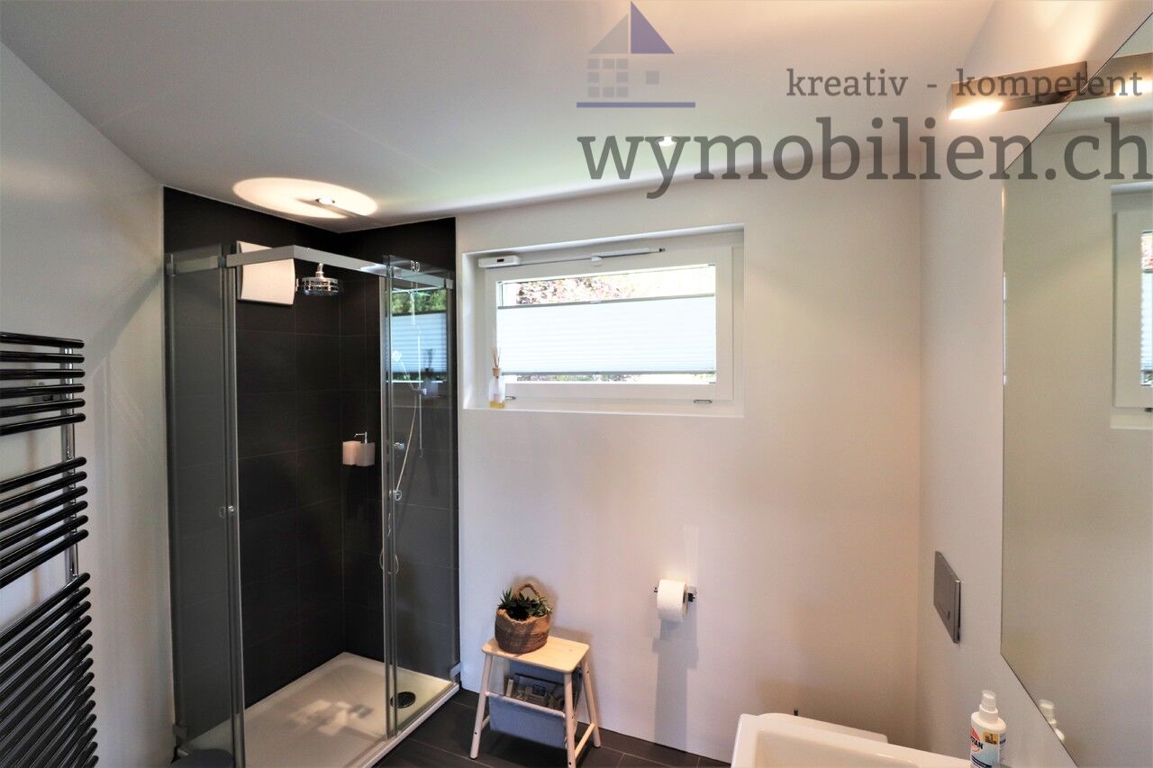 Bad EG mit Dusche, WC, Lavabo 