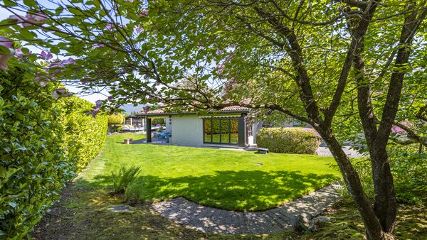 Detached house with big garden