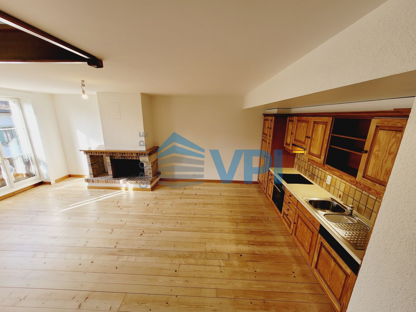 Superbe et spacieux 2 pièces de 102 m2 + Mezzanine, situé au calme