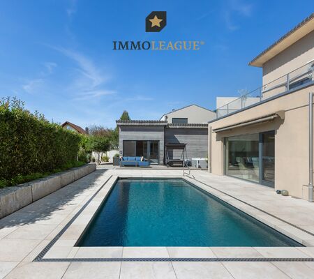  Der Living-Pool wird biologisch und ohne Chlor gereinigt und verfügt über eine Solarabdeckung.