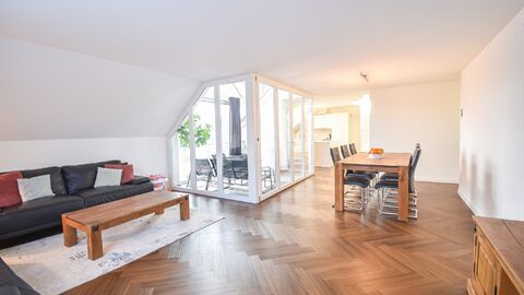 Exklusive 4.5-Zimmer-Dachwohnung mit Loggia und Alpenblick in Burg AG