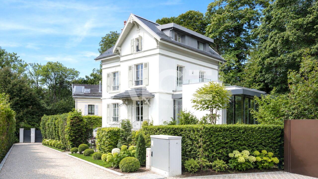 EXCLUSIVITY. Magnificent character villa entirely renovated
