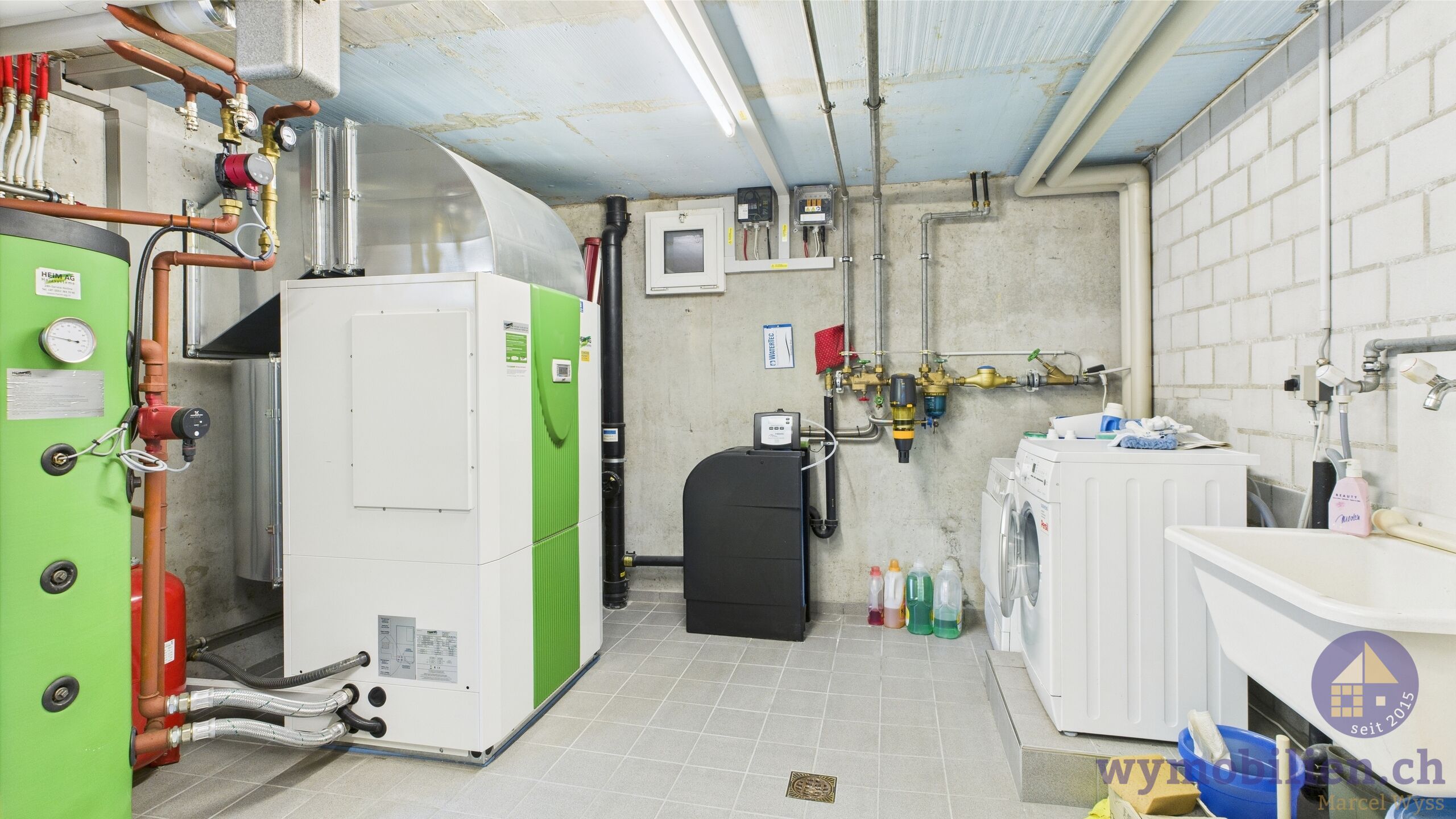 Technik mit Aussenzugang - führt auf den Sitzplatz 