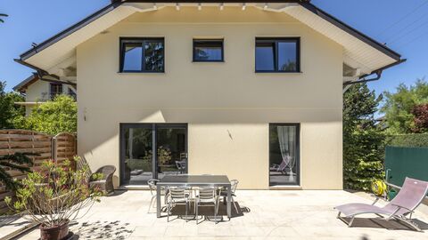Jolie maison familiale, récente, spacieuse avec 5 chambres à coucher