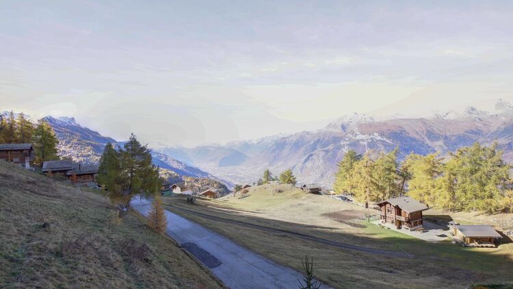 Grand terrain à bâtir avec une belle vue sur les alpes !