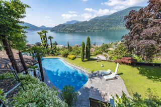 Villa La Sorgente: beautiful property with two boat houses