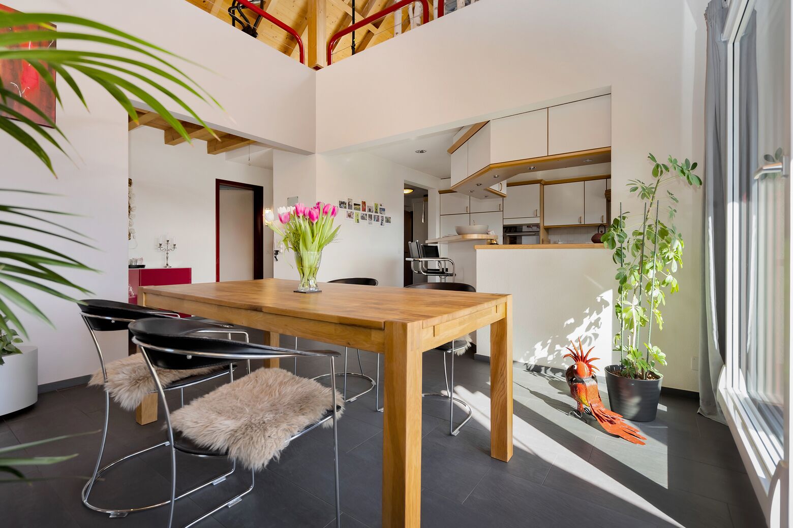 Essbereich mit Blick zur Küche