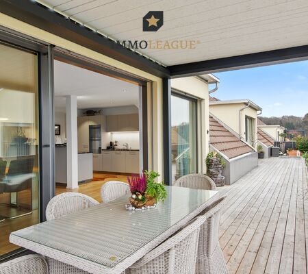 Ein besonderes Highlight ist die weitläufige Terrasse.