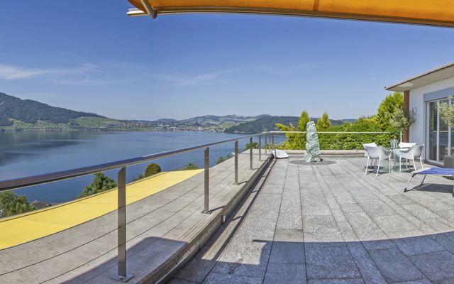 7.5 Room Top Floor Maisonette Apartment with unobstructed Lake View
