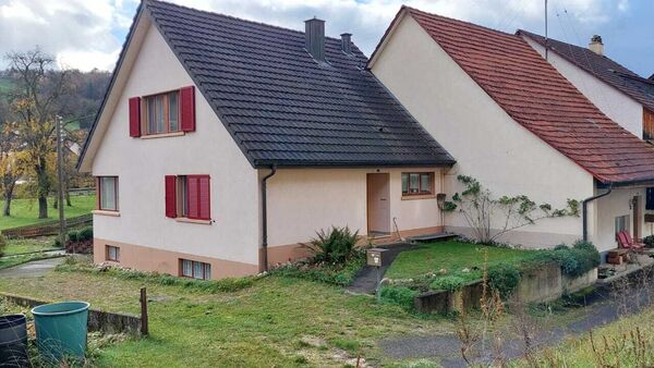 Detached house in need of renovation with surrounding area