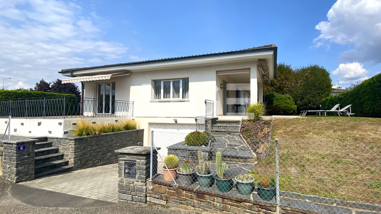 Beautiful, bright detached villa