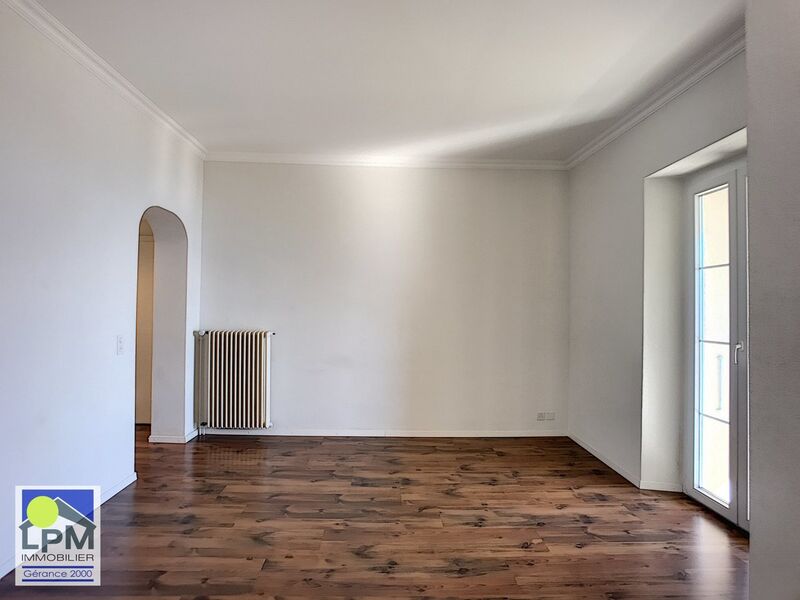 Superb 3.5p completely renovated to new on top of the village