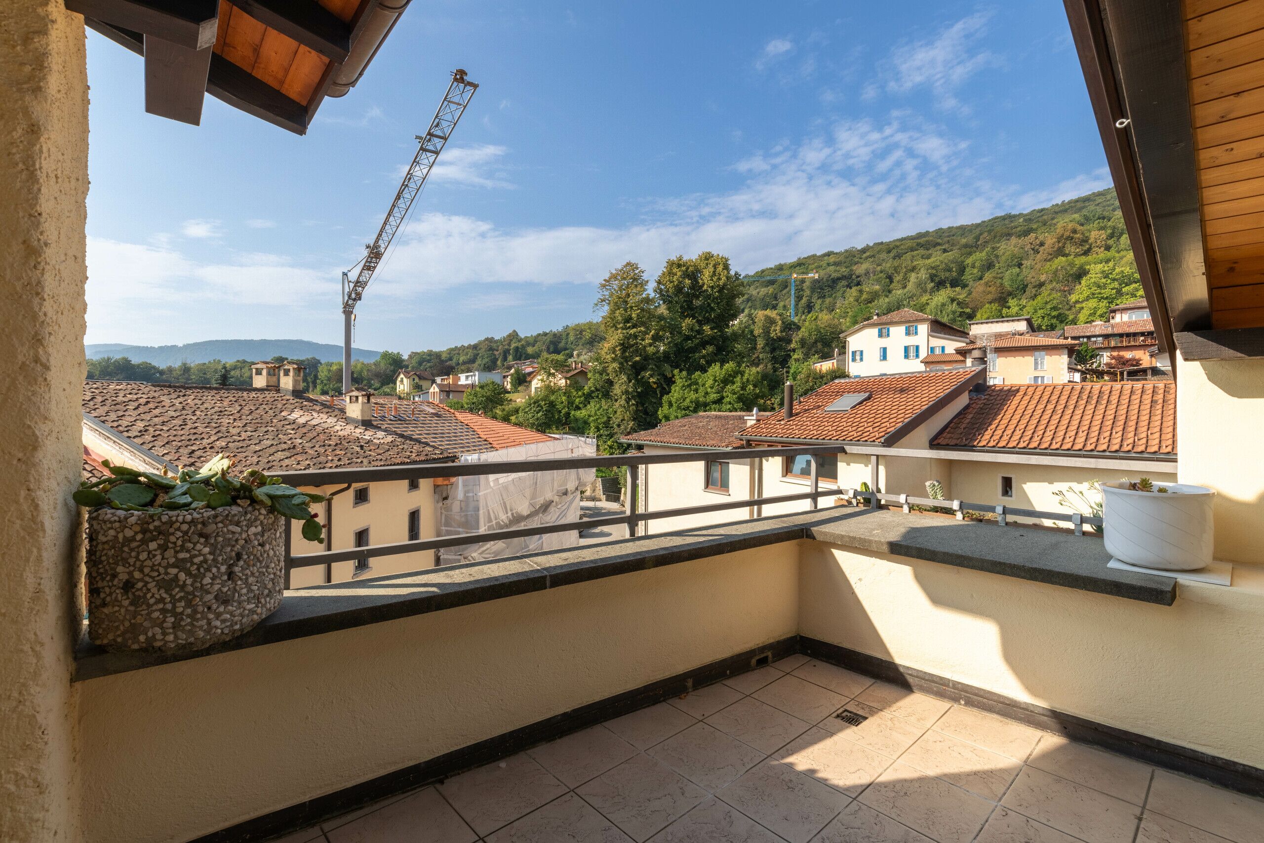 Terrasse (nach Süden und Westen ausgerichtet; DG)