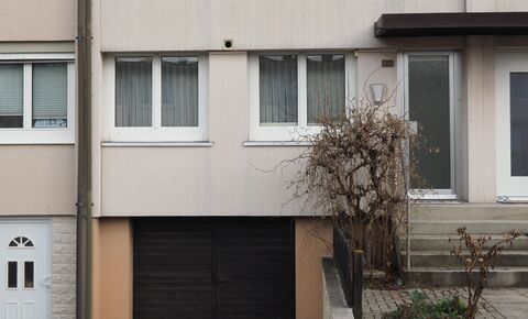 Maison mitoyenne avec jardin et garage à Aesch BL