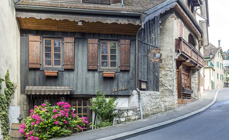 Ancienne pinte transformable en loft contemporain,
cadre bucolique