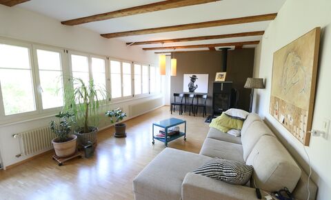 Fantastische, grosse 3.5 Zi. Dach-Maisonette Wohnung
an ruhiger Lage