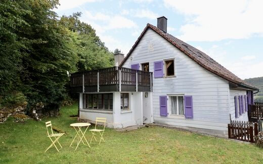 Charming, quiet house on the edge of a forest overlooking the village.