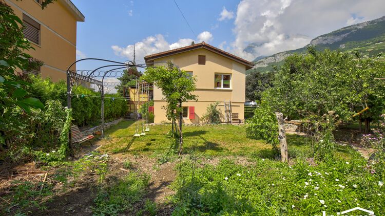 Belle villa au centre de Vétroz !