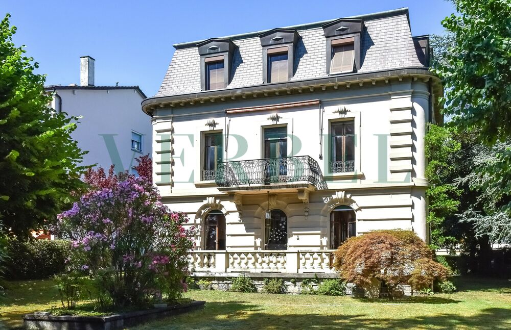 Maison bourgeoise à rénover de 9,5 pièces avec jardin