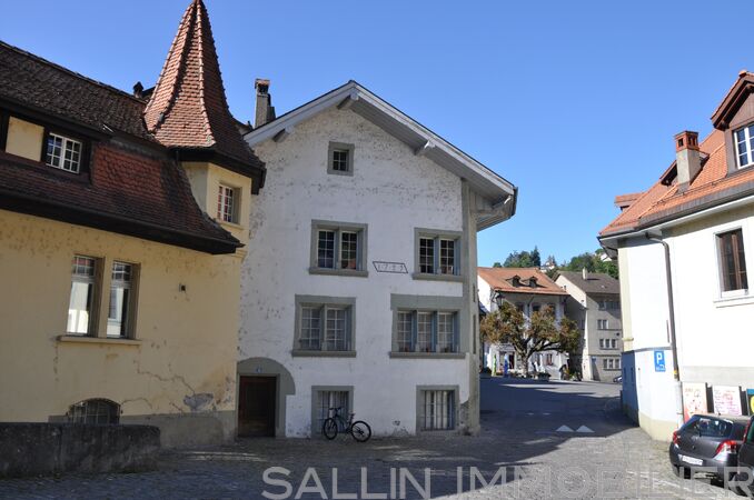 BEL APPARTEMENT DE 3½ PIECES
AVEC TERRASSE