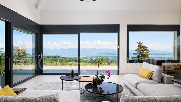 EXCLUSIVITÉ : Superbe villa contemporaine avec vue panoramique