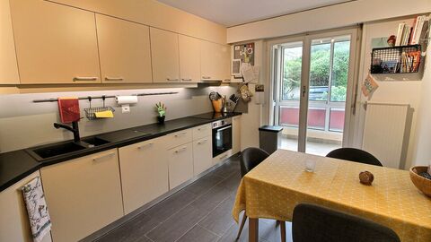 JOLI APPARTEMENT D'ANGLE TRAVERSANT DE 4,5 PIÈCES AVEC DEUX BALCONS