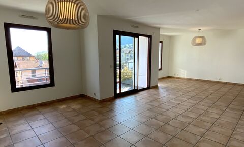 2-bedroom inverted duplex with balcony - Near customs and Geneva