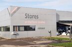 Halle moderne avec surfaces de stockage et administratives