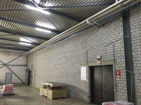 Very nice storage area of ​​421 m2 with loading dock.