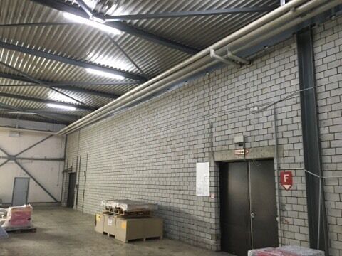 Very nice storage area of 421 m2 with loading dock.