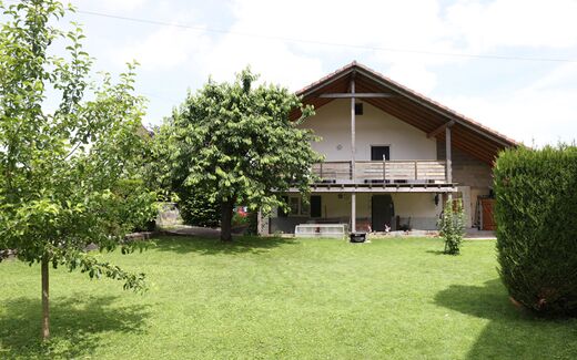 Country house with large garden 5 minutes from the A16.