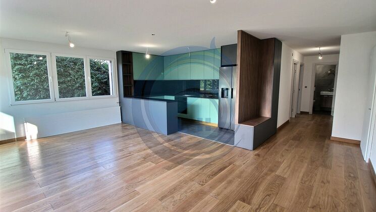 BEL APPARTEMENT TRAVERSANT DE 4,5 PCES RENOVE AVEC JARDIN ET TERRASSE