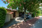 Schöne Bungalow-Villa mit wunderbarem Pool und herrlichem Garten