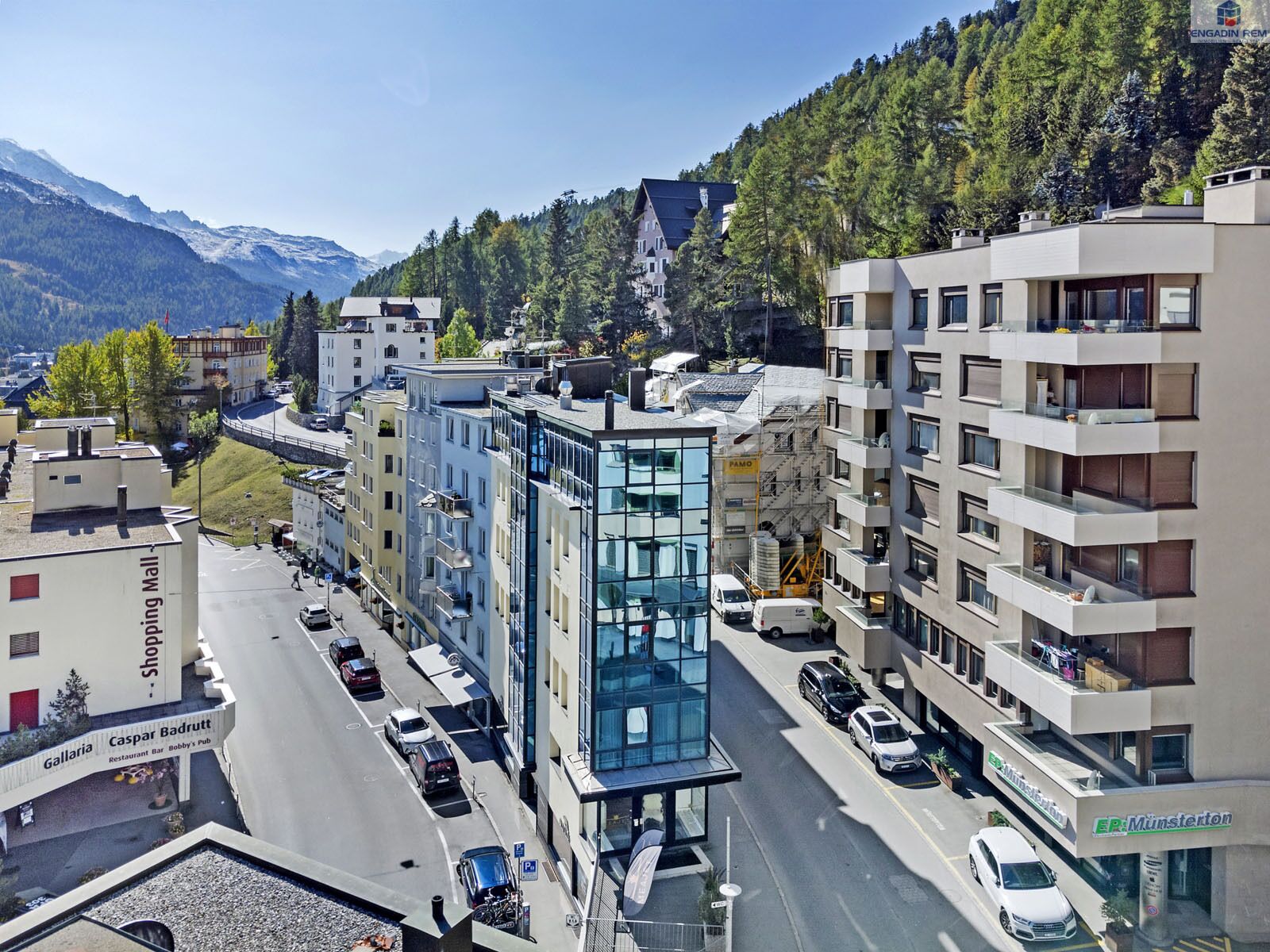 Edificio residenziale e commerciale Via Somplaz 7