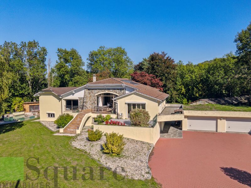 villa de 10 pièces avec grand terrain arborisé