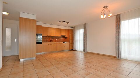 Jeuss (FR):
Appartement lumineux de 2.5 pièces avec local de bricolage