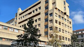 SURFACE ADMINISTRATIVE D'ENV. 145 M2 
SITUE SUR LE BD DE PEROLLES