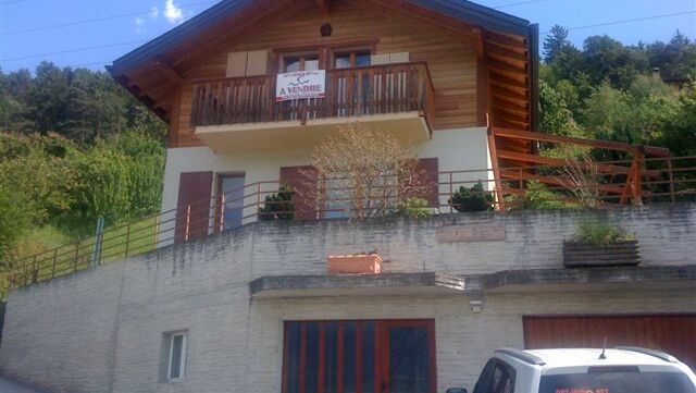 Sur la route de Nendaz, à Salins : Villa - chalet avec studio indépendant