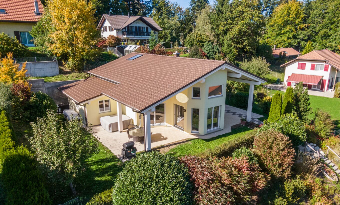 Architektenvilla am Waldrand mit herrlichem Panoramablick