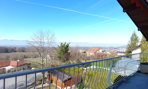 Apartment with beautiful view in detached house