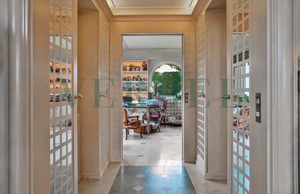 Rare 5-room penthouse with panoramic terrace and lake view