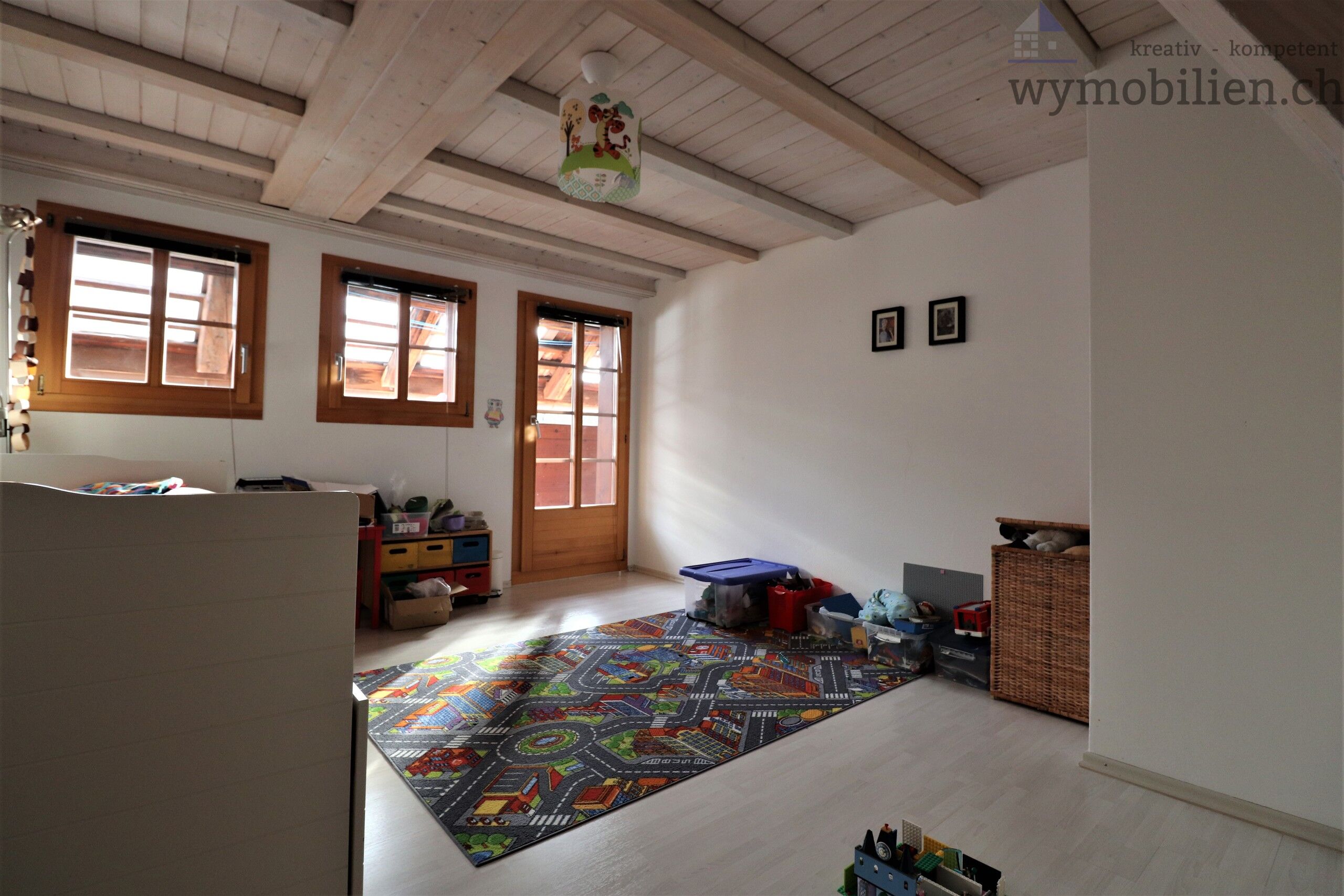 Zimmer OG mit Ausgang auf die Laube 