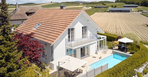 MODERNE WOHNOASE IM SEELAND