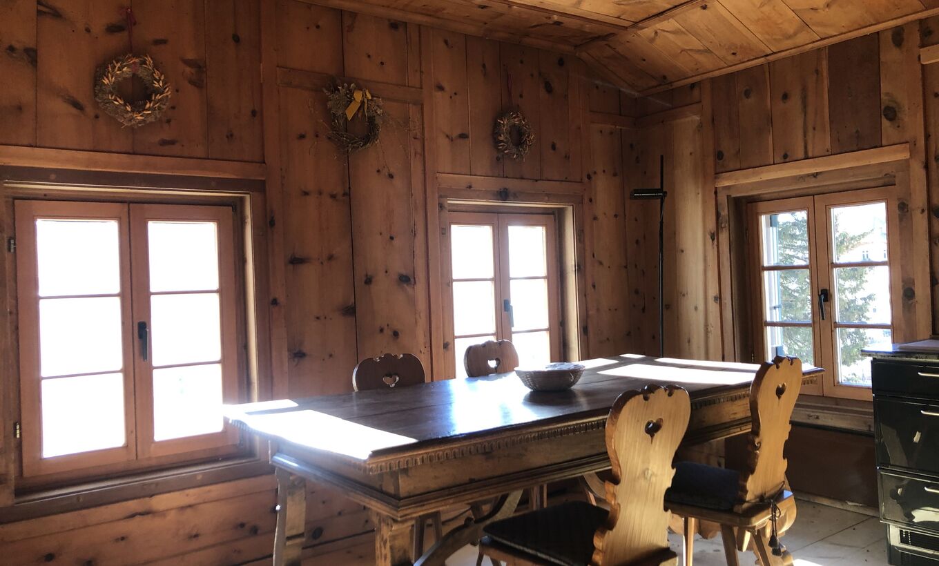 Charming 3.5 room attic apartment in Engadine house
