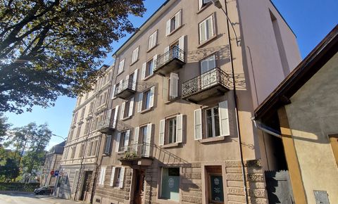 Investment property with 10 apartments and parking spaces